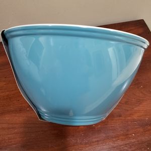 Rachel Ray garbage bowl in blue.